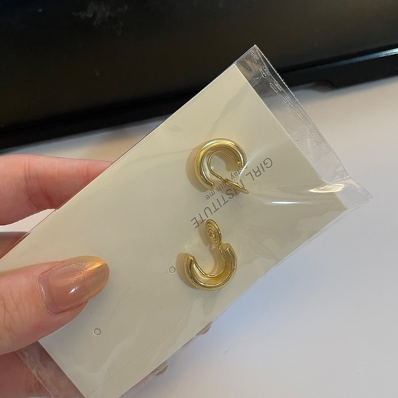 Brand New Ear Cuff - Picture 3 of 3